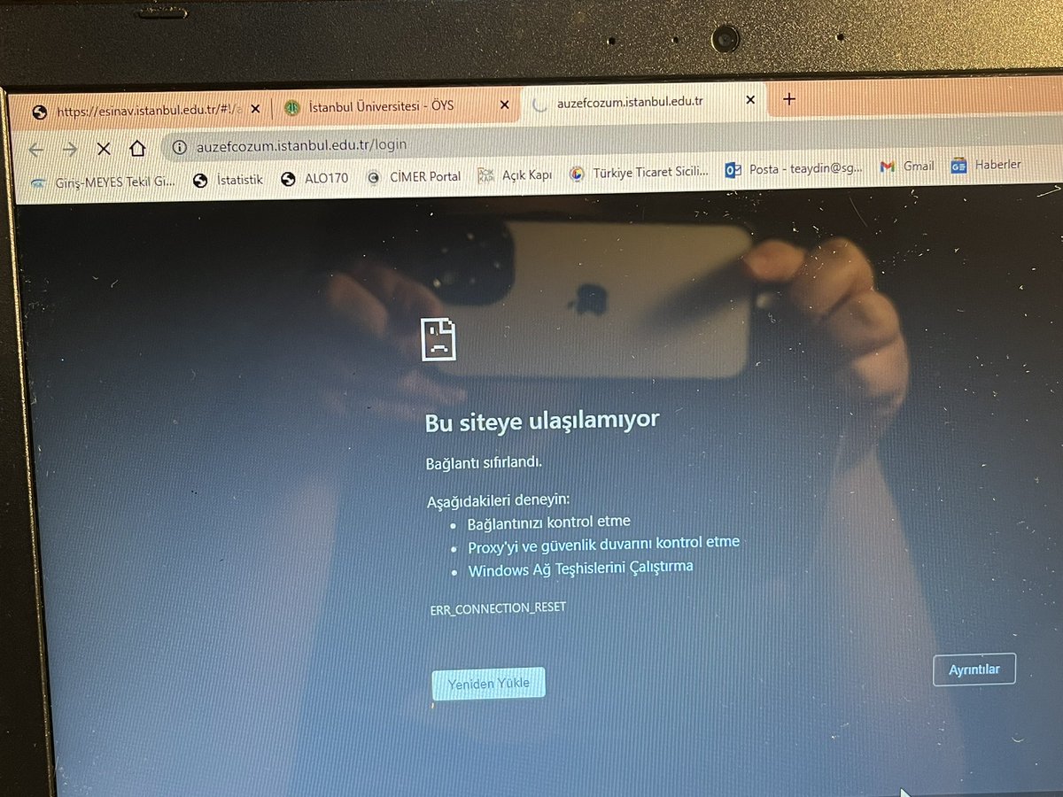 tilsim_ece's tweet photo. @acikveuzaktan 
Siteye girilmiyor,arıza kaydı oluşturulmuyor. Sınavın sistem problemi çözüldükten sonra tekrardan açılmasını talep ediyorum. https://t.co/q6Hn5yGiD3