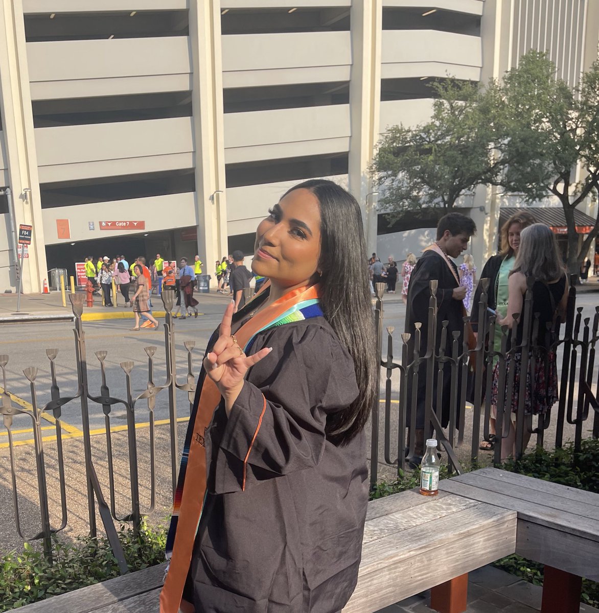 lesliemv12's tweet photo. After 4 long years, I can proudly say I graduated with my Bachelor’s of Science in Nursing!! 🫡

• 3.9 overall GPA
• University Honors 8/8 semesters
• First-Generation 🇸🇻🇭🇳
• 21 years young 

Coming soon to Memorial Hermann’s Labor &amp; Delivery unit! 🤘🏽🩺
#TexasEx #UTAustin https://t.co/fvFmzeXr3c
