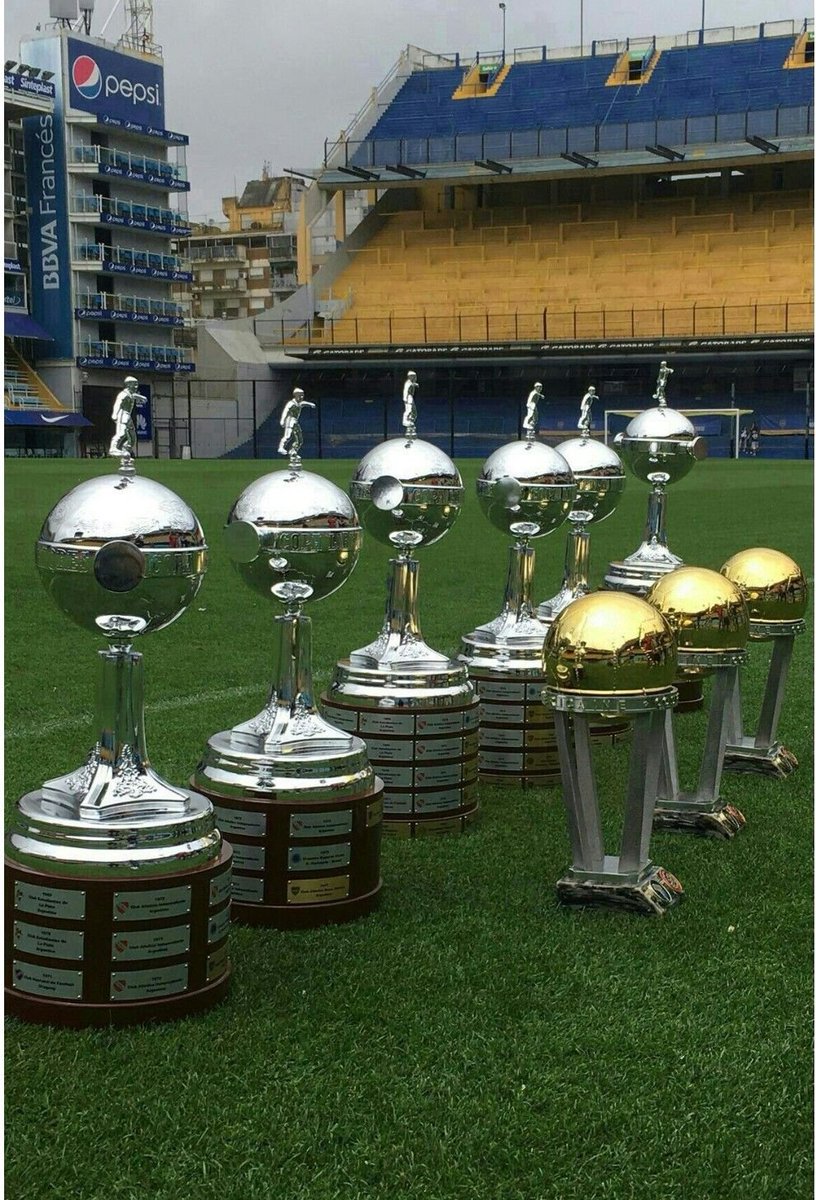 la12tuittera's tweet photo. Quieren chicanear a Boca con “El más gr4nde de la historia" por sus 4 Libertadores y resulta que su clásico rival ganó 6, mas tres intercontinentales y JAMÁS descendió. https://t.co/RVCJX6tYsm