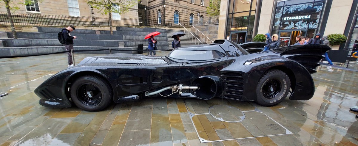 FullStedeAhEd's tweet photo. Saw the Batmobile and Ghostbusters cars at #Edinburghcomiccon yesterday so that was pretty cool. https://t.co/zS8QUZPHNY