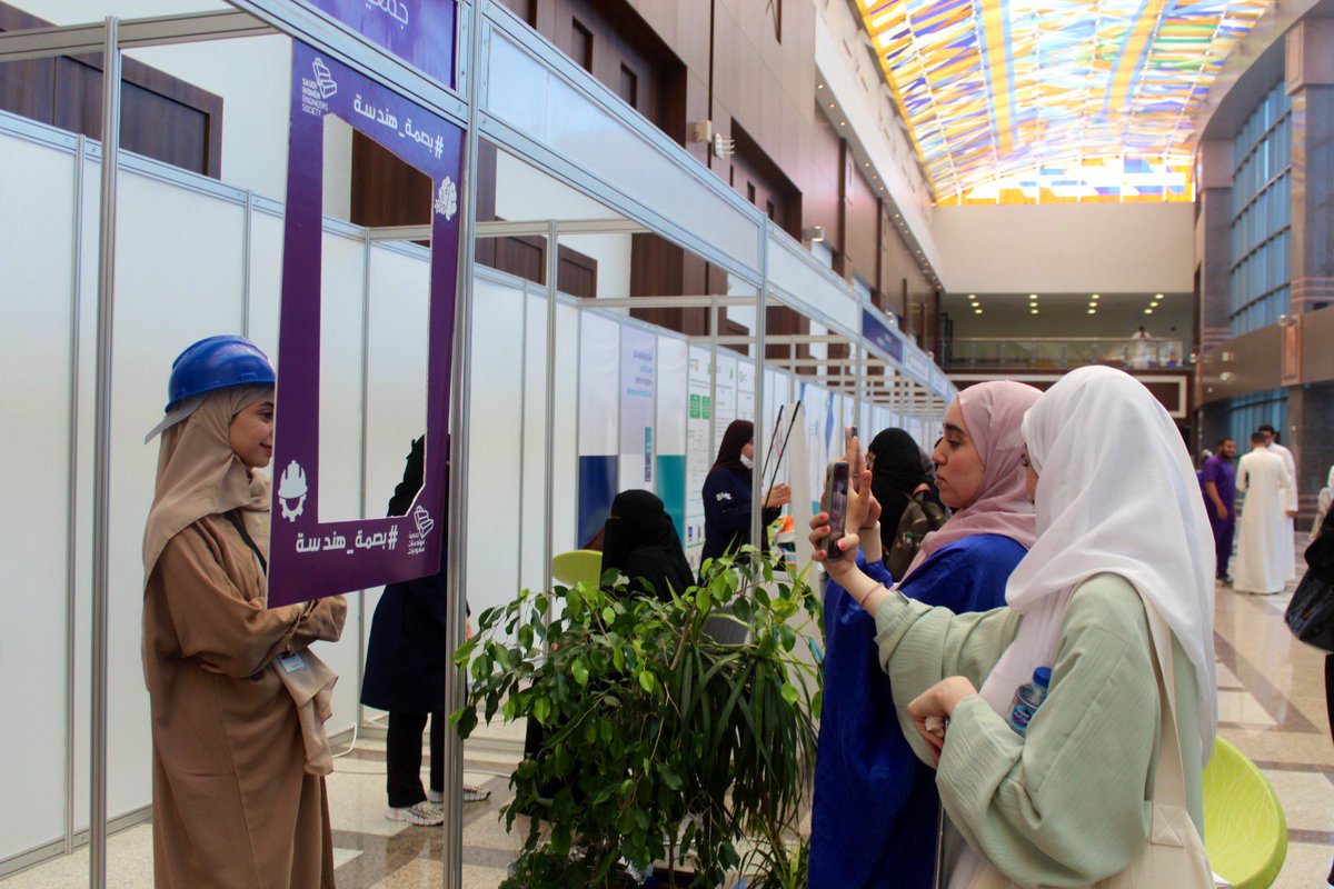 swesorgsa's tweet photo. نائب رئيس #جمعية_مهندسات_سعوديات م. الهنوف الثامر تؤكد عن أهمية مشاركة الجمعية في معرض يوم الهندسة الطبي #ABMEE بجامعة الملك فيصل #الهفوف  يأتي تحقيقاً لأهداف الجمعية بإنماء الوعي و العمل الطوعي و المشاركة في الأنشطة المهنية . 
#SWES https://t.co/02YdCY9qZ0