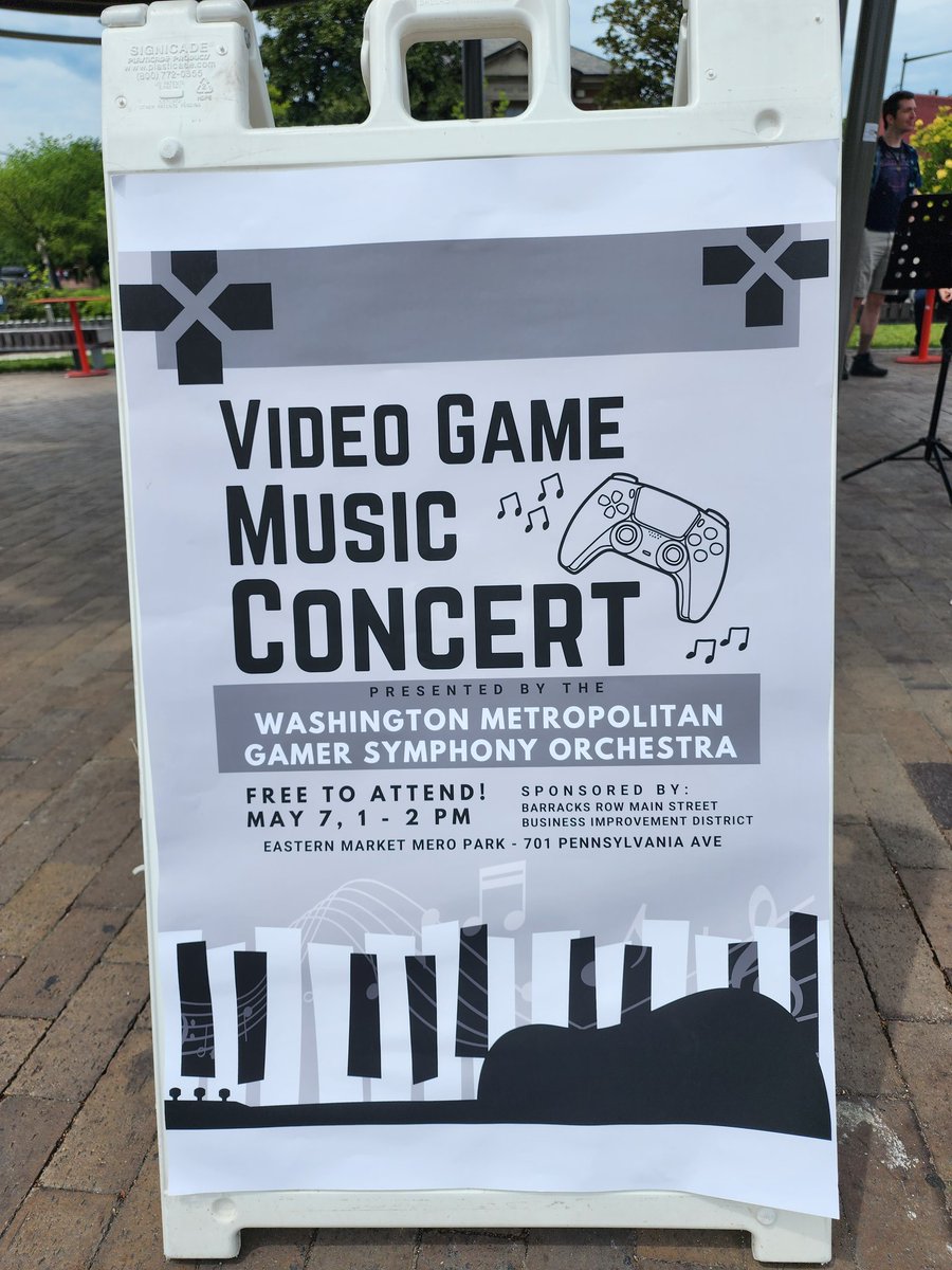 JZaluzec's tweet photo. Beautiful afternoon for a picnic concert and what a special treat it was to listen to the @WMGSO for the first time (and won't be last)- they are fun group with a lot of great energy; I was smiling from start to finish :-). #SundayInDC #EasternMarket #OutdoorConcert https://t.co/gpJHIazwkv