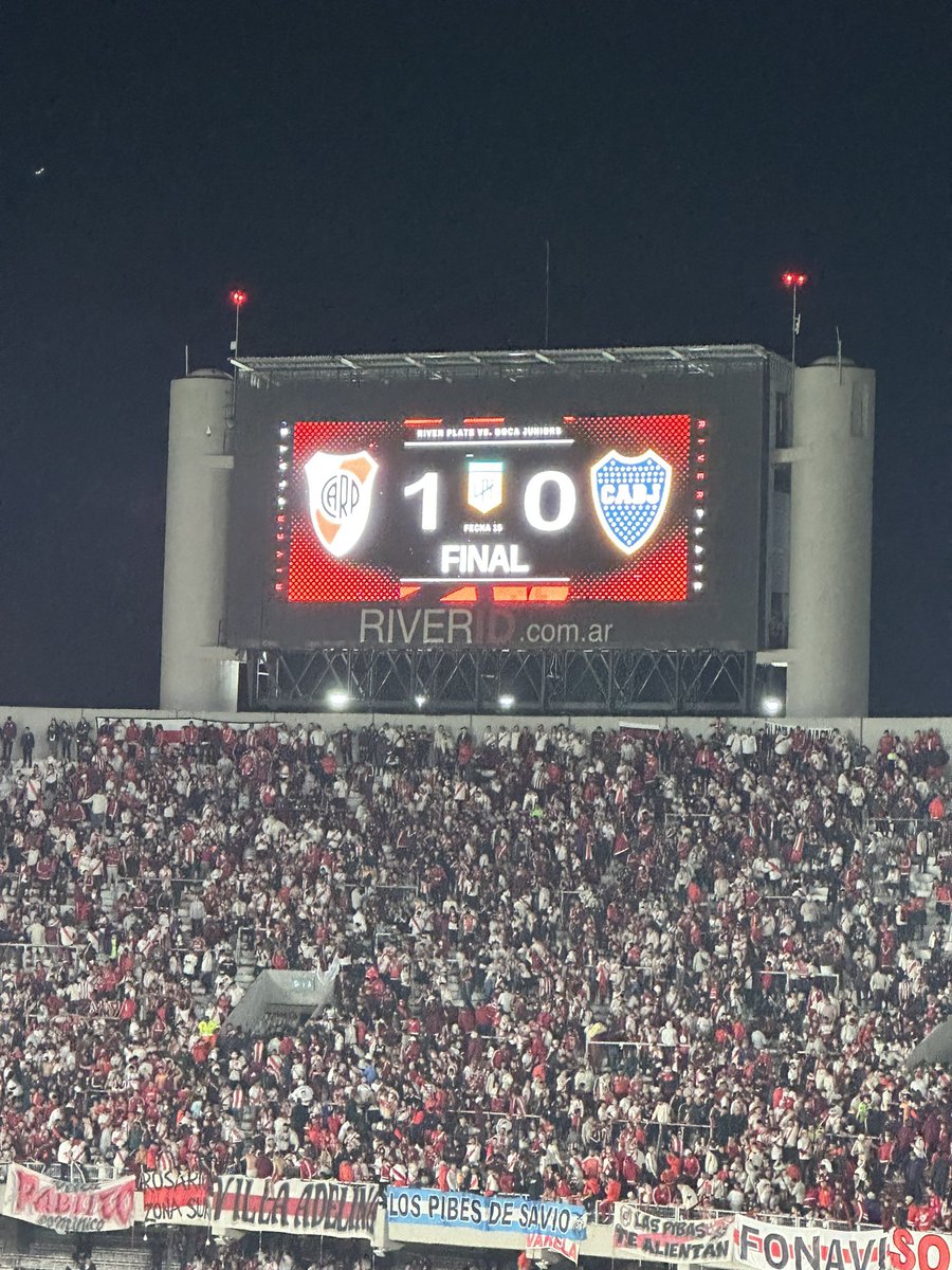 Arimantelman's tweet photo. Como nos cuestan estos equipos chicos que vienen y no patean al arco dios!!! Pero bueno buena victoria!! 👍🏻 https://t.co/ub7fdFztqy
