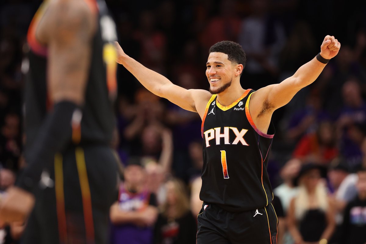 BleacherReport's tweet photo. D-Book in 8 games this postseason 🔥

6 games with 30+ points
3 games with 45+ points

How much will he drop tonight? https://t.co/pxfyxBuuUj