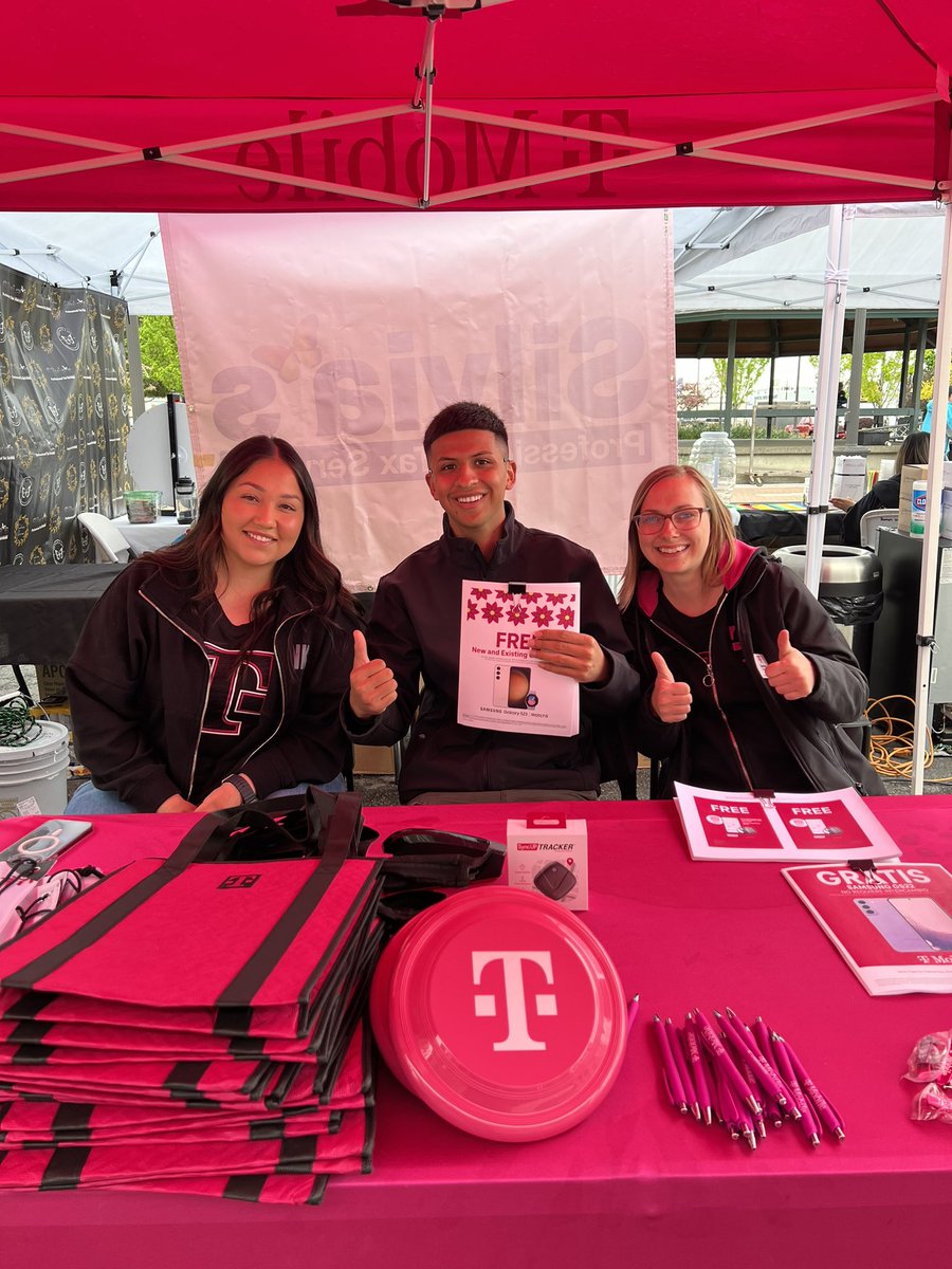 capitan_reynoso's tweet photo. Wrapping up the #CincodeMayo celebration in Sunnyside, WA and it was a huge success! Amazing food, music, and dancing made for a fantastic time. Big thanks to all the organizers who made this event possible! #Fiestatime 🌮💃🏽🎶 @GoMagneto @geoffdean10 @TraceyNielsen99 https://t.co/B2TTMHYUws