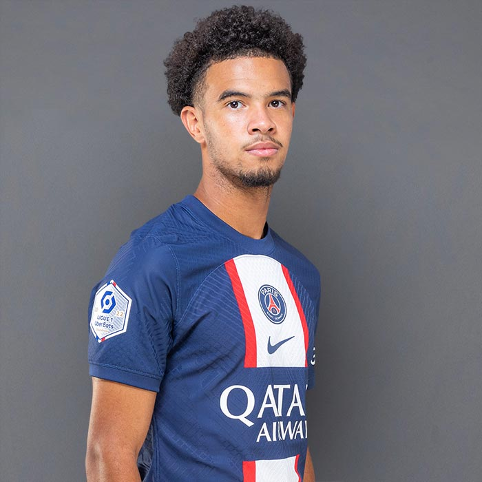lnstantFoot's tweet photo. Warren Zaire-Emery : "Avec l'école, c'est pas facile ! J'arrive à l'entraînement le matin, l'école l'après-midi et le soir je vais à l'étude. J'ai pas de repos. Je suis en 1ère. J'ai mon bac de français en juillet !" 🤓 (@PVSportFR) https://t.co/umTC110yg5