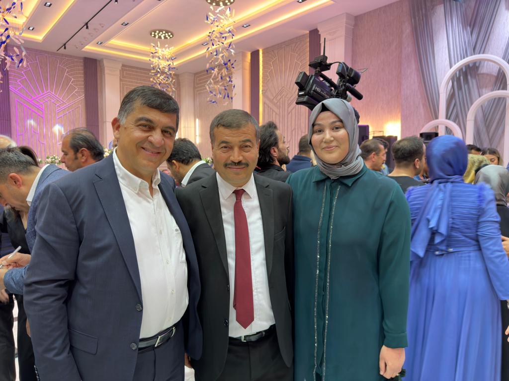 rfadiloglu's tweet photo. AK Parti Şehitkamil İlçe Teşkilat Başkanımız @bilgin_sokmen'nin yeğenin nikahına şahit olduk.

Genç çiftimize; huzurlu ve mutlu bir ömür diliyorum.

Allah, iki cihan saadeti versin. https://t.co/qqxQ0yCuwa