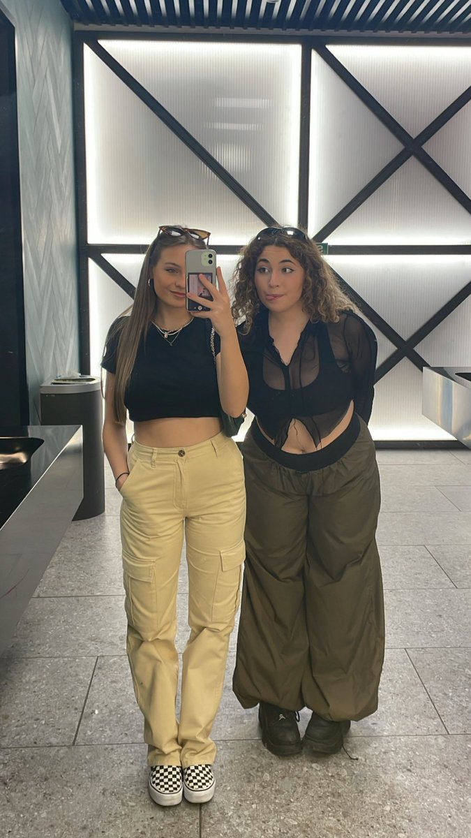 lariimle's tweet photo. un poco de abril💚 https://t.co/quuOHyENyg