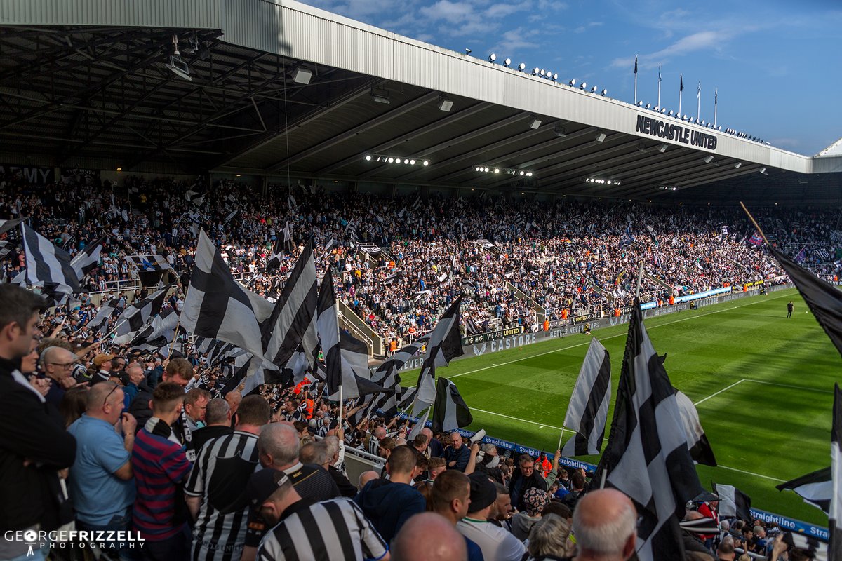 toonarmy59's tweet photo. A superb display of scarves and flags orchestrated by Wor Flags in St James' today - the noise was incredible from our fans but luck wasn't on our side today to get 3 points but our dream lives on! @worflags @ToonMouthTyne @Nusc2023 @ChronicleNUFC @ToontalkNews @NewcastleFansTV https://t.co/FE53eUjvvS