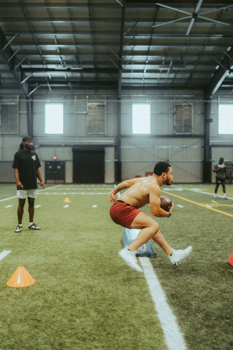 MoKnowz_'s tweet photo. Just Work ⛷️

@TheHumble_21 / @Bijan5Robinson / @Real10jayy__ / @C_Vaughn22 https://t.co/QCuYQpffAl