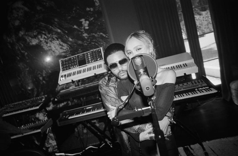 hourly weeknd ✩ tweet media