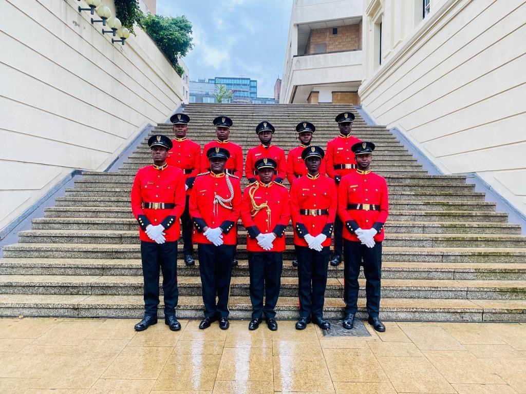 rutaraka's tweet photo. 📍London, Uingereza

🇹🇿🇬🇧
Askari wa Jeshi la Wananchi wa Tanzania walioshiriki katika gwaride maalum la kutawazwa kwa Mfalme Charles III.

Heko Amiri Jeshi Mkuu wa Majeshi ya Ulinzi na Usalama na Rais wa Jamhuri ya Muungano ya Tanzania Mhe. Dkt. @SuluhuSamia! Heko Tanzania🇹🇿🇹🇿! https://t.co/1HiWNE06qS