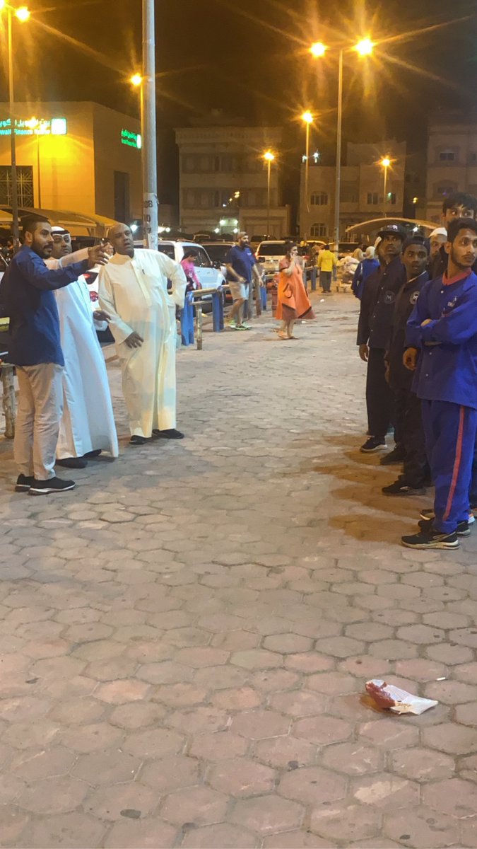 ماشاءالله اول يوم عمل توجيهاته لنظافه المداخل 👌🏻