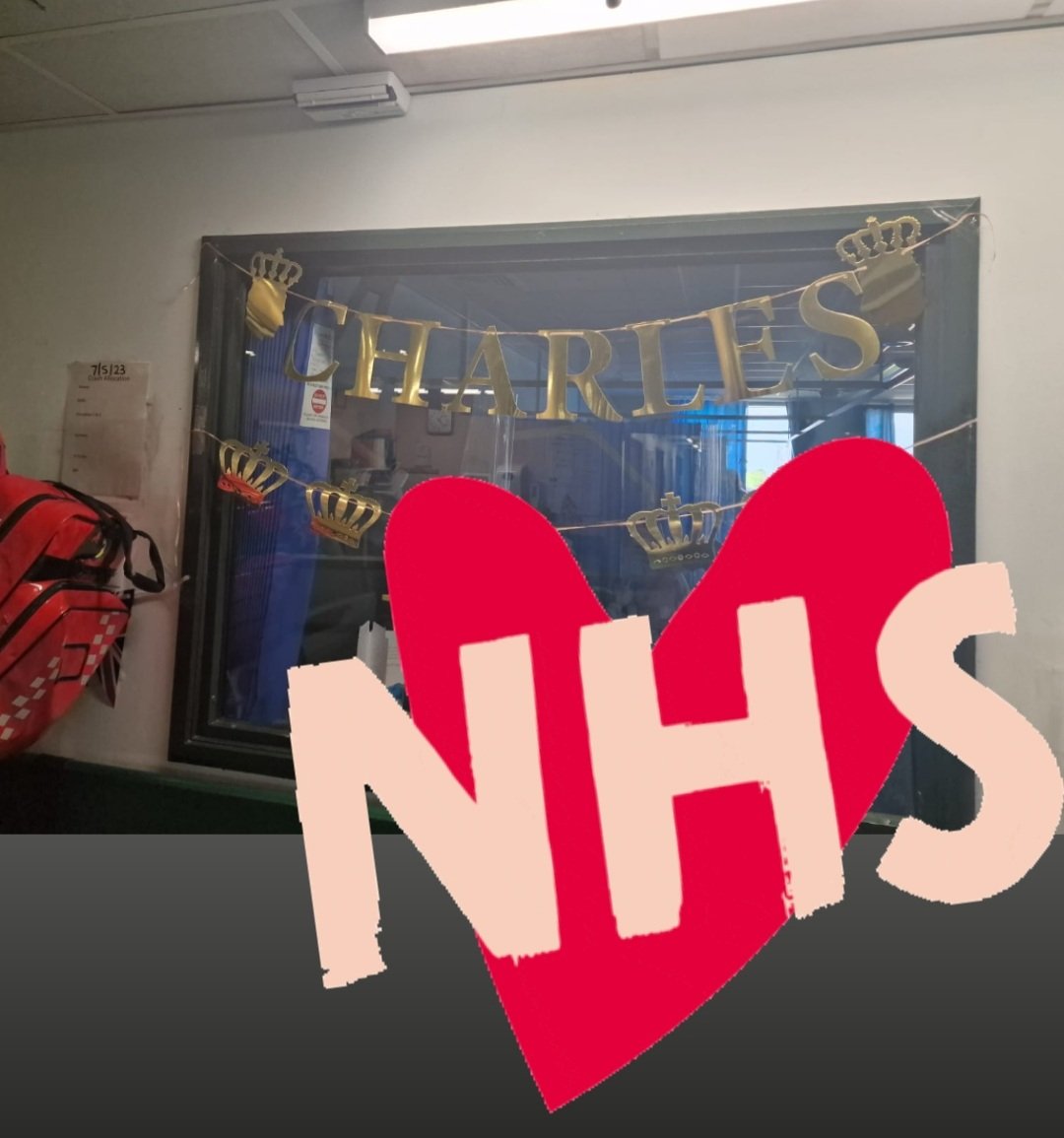 WardL7NCA's tweet photo. Ward L7 has been taken over by coronation celebrations!! 👑🎉

A huge thank you to everyone that contributed decorations and goodies.

Massive thank you to Nulean and the L7 staff for setting up, you're all fabulous.

More coming soon!

@SalfordCO_NHS
#Coronation https://t.co/2iKyRIFjBz