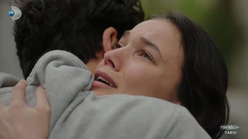 Hem Ceylin hamile hem de Ilgaz geri döndü 😍 bundan daha güzel sezon finali sahnesi olur mu ? Bayıldık resmen 😍

#IlCey #Yargı