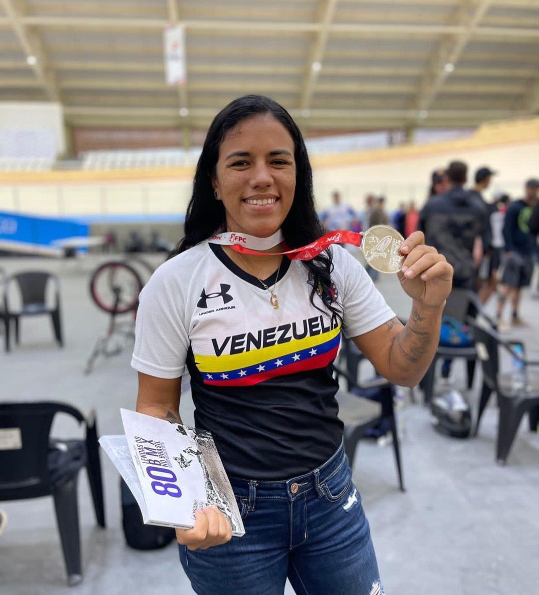 CentroCaribeS's tweet photo. 🏅PODIO REGIONAL🏅

@Danieldhers 🇻🇪🥇, Kenneth Tencio🇨🇷🥈 y @KattyBmx 🇻🇪🥈, subieron al podio del Panamericano de BMX Freestyle, celebrado en Asunción, Paraguay.

✨🚴🏻Felicidades por representar a la región 👏🙌 https://t.co/DzF23GSQct