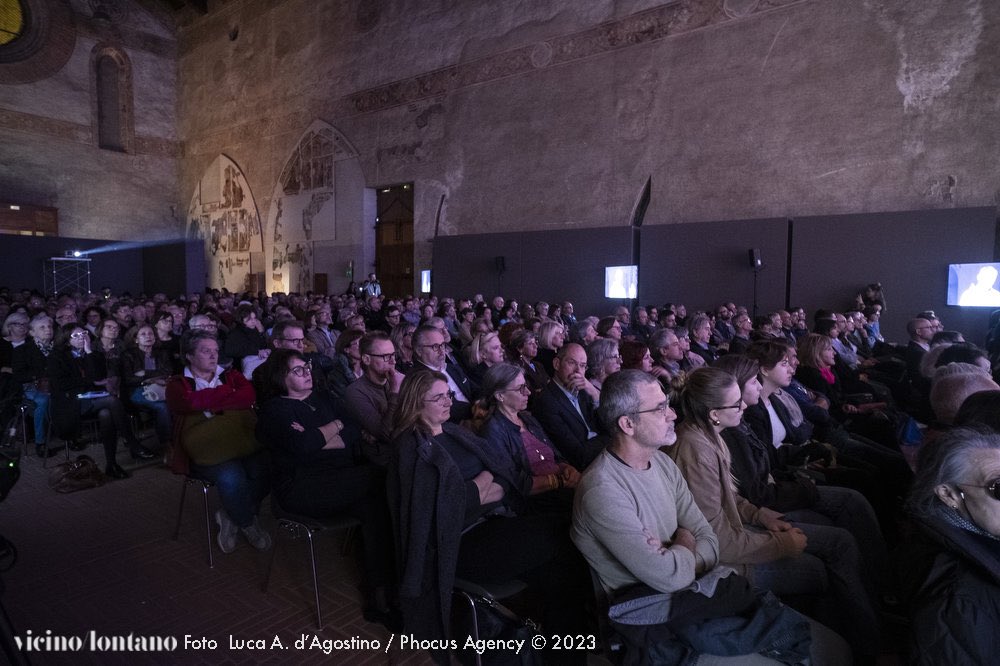 ✨ Uno straordinario @stefanomassini incanta la platea della Chiesa di San Francesco e chiude meravigliosamente la diciannovesima edizione di vicino/lontano con il suo Manhattan Project. 

 #vicinolontano #PremioTerzani #vicinolontano2023