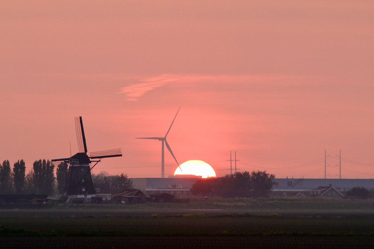 san970's tweet photo. Zonsondergang 7 mei @WNLVandaag @BuienRadarNL @EdAldus @hetweerlokaal @weeronline https://t.co/2VTqVUfpAI