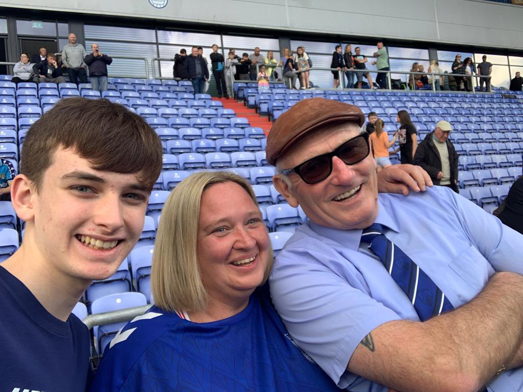 Manchester Remembers Charity Football Match had a fantastic day. Met some lovely celebrities and a couple of real legendary people in Joe Royle and Peter Reid but this man will always be a legend to #oafc #mcrremembers #frankrothwell