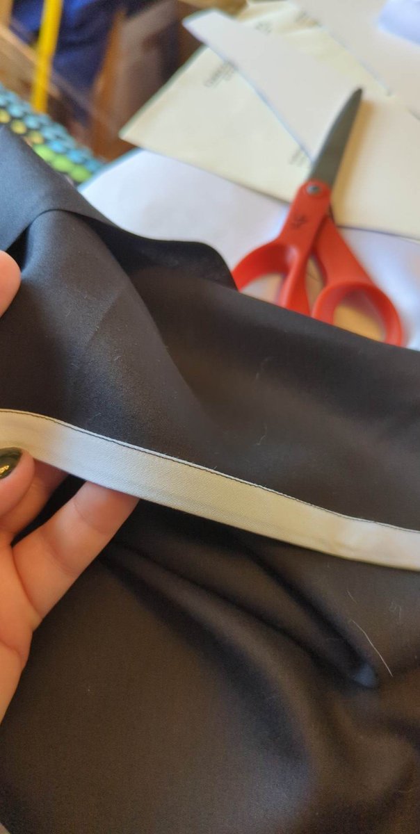 I'm sobbing over how clean this bias tape hem is 😭😍😭