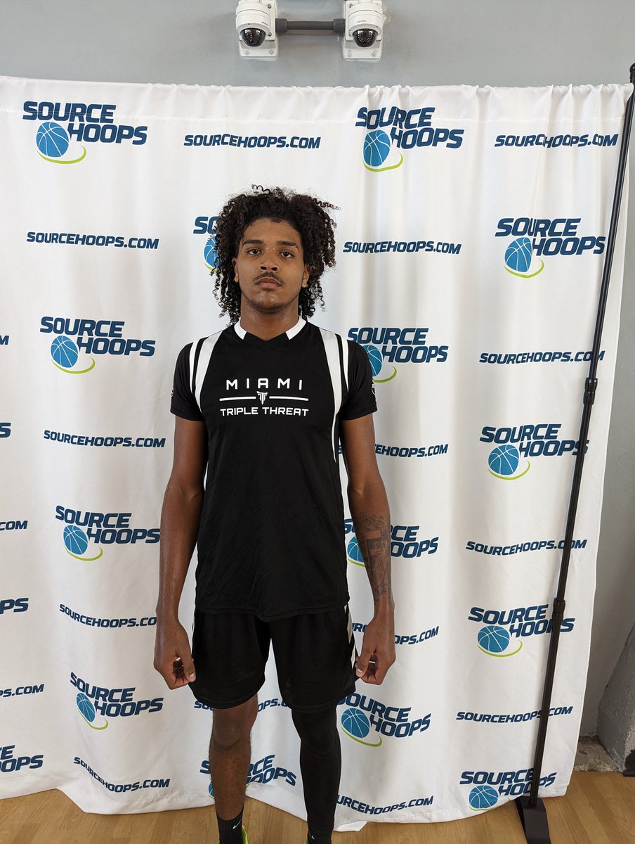SourceHoops's tweet image. 2024 Alejandro Garcia (Miami Triple Threat/Miami Palmetto) was impressive this weekend. The high flyer led his team today with 24 points. He attacked the rim well and knocked down some shots. #SourceHoops #MiamiSpringClassic