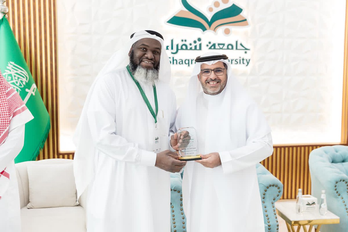 تشرّف سعادة عميد #كلية_الحاسب_بالليث⁩ د. إسكندر هوساوي بحضور الاجتماع السادس عشر لعمداء كليات الحاسب بالجامعات السعودية في رحاب جامعة شقراء والذي تضمّن تدشين معرض "يوم الابتكار التقني" والذي نظمته كلية الحاسب الآلي وتقنية المعلومات بالجامعة.