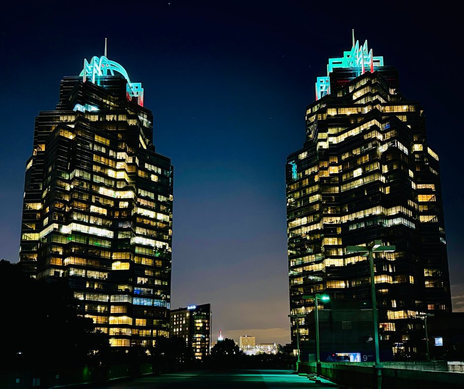ArthritisFdn's tweet photo. Hey, ATL, green looks good on you! From @ColonySquareATL, to the King & Queen Towers, to 1180 Peachtree and our national home office at 1355 Peachtree, Atlanta was aglow for our 75th Anniversary last night. ๐
#75YearsOfProgress #GoGreenForArthritis https://t.co/pRA8RyASVW