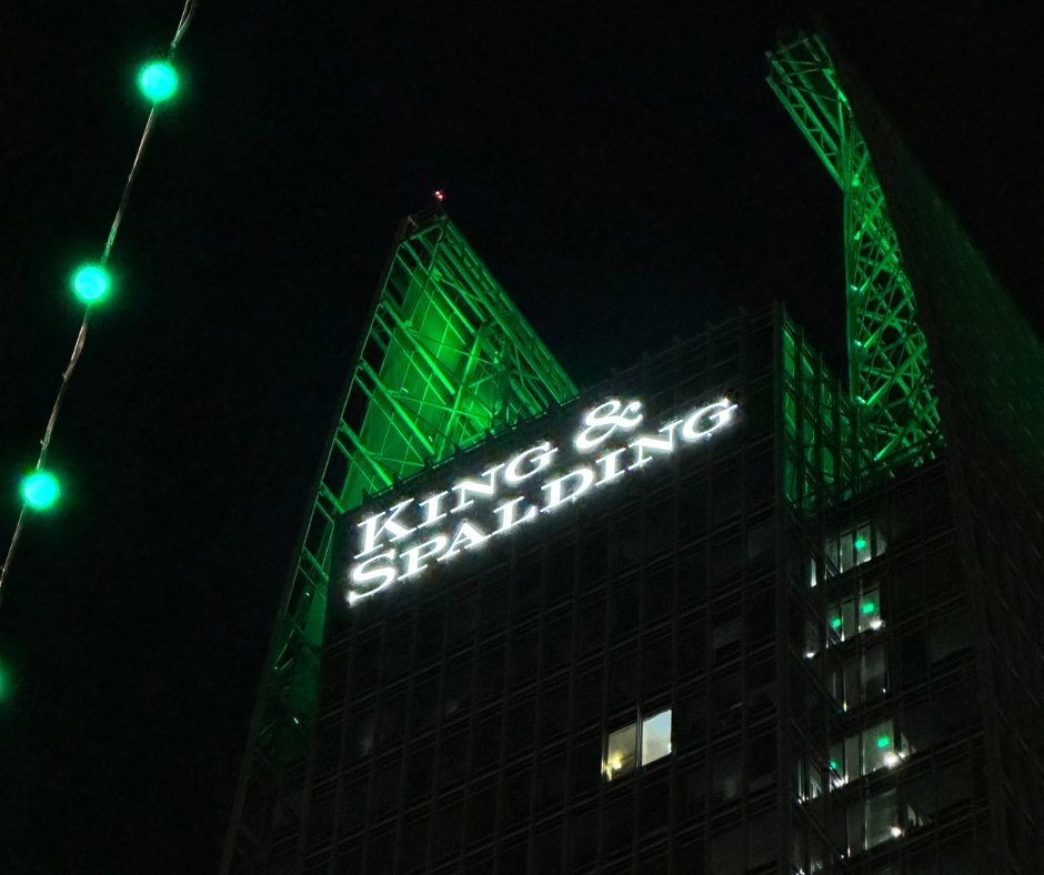 ArthritisFdn's tweet photo. Hey, ATL, green looks good on you! From @ColonySquareATL, to the King & Queen Towers, to 1180 Peachtree and our national home office at 1355 Peachtree, Atlanta was aglow for our 75th Anniversary last night. ๐
#75YearsOfProgress #GoGreenForArthritis https://t.co/pRA8RyASVW