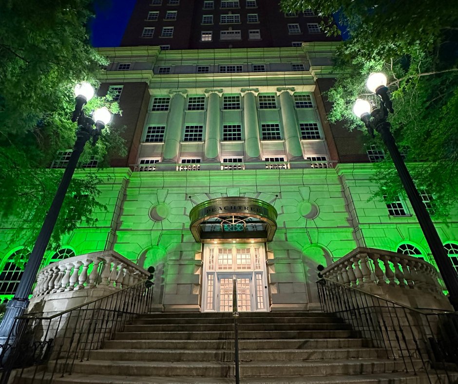 ArthritisFdn's tweet photo. Hey, ATL, green looks good on you! From @ColonySquareATL, to the King & Queen Towers, to 1180 Peachtree and our national home office at 1355 Peachtree, Atlanta was aglow for our 75th Anniversary last night. ๐
#75YearsOfProgress #GoGreenForArthritis https://t.co/pRA8RyASVW
