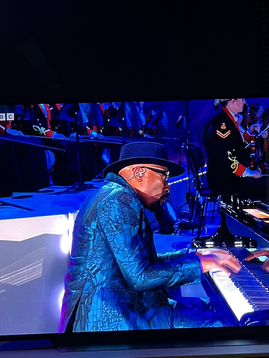 joshuakanebespk's tweet image. To proud to have my tailoring worn on stage tonight in front of our new king! Alexis French wearing my silk 3 tailors suit. #kingscoronation