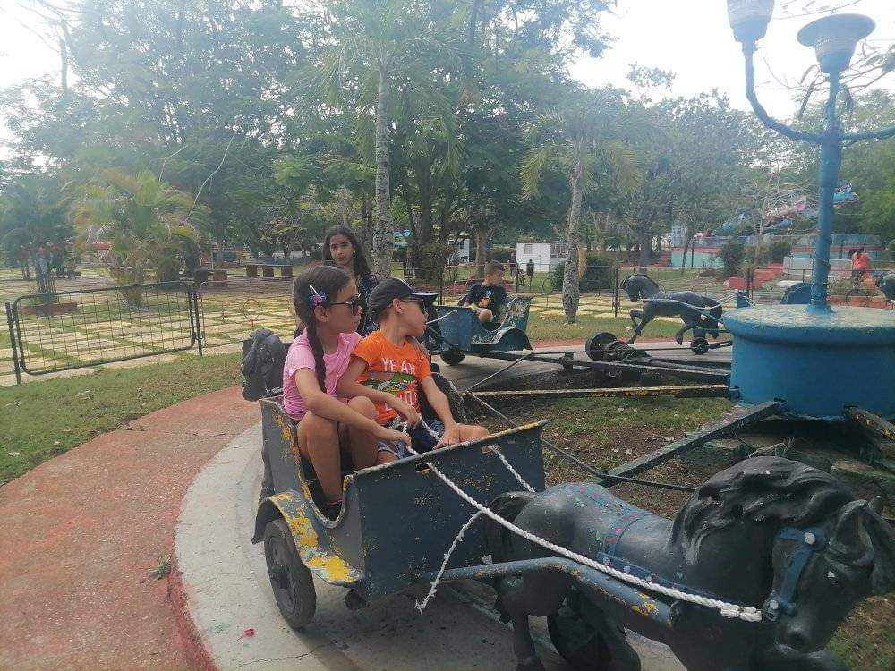 Felices los niños en el Parque Camilo Cienfuegos de Camagüey en su recreación sana.  
#CubaPorLaPaz 
<a href="/MincinCuba/">Comercio Cuba</a>