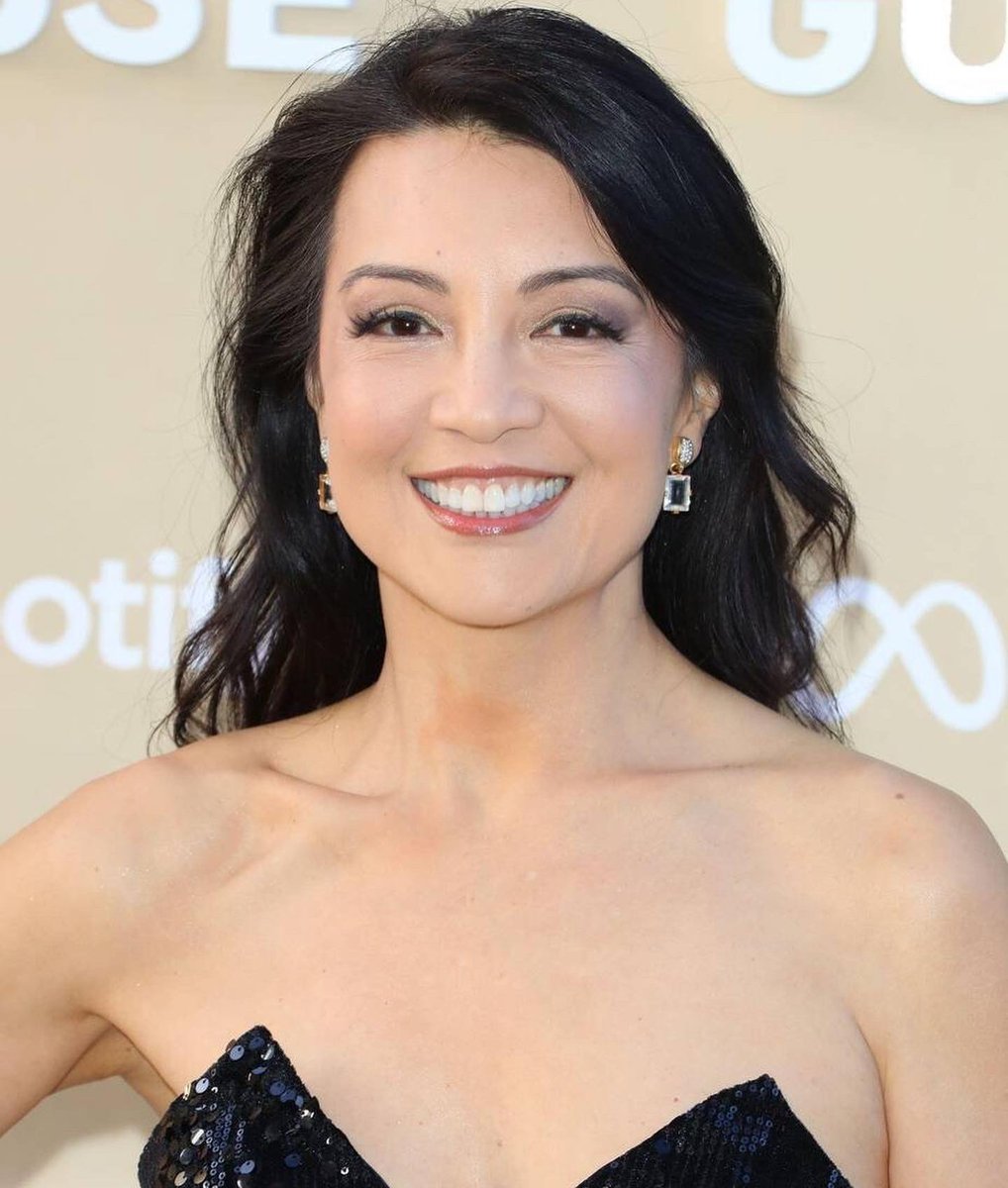 MingNa's tweet photo. Designer of this beautiful gown &amp; jacket is a young Chinese designer named Joya Ma. Thank you! 

It couldn’t be more perfect for an evening celebrating AAPI talents &amp; honoring the 30th anniversary of #TheJoyLuckClub! 🪶❤️

Love to @GoldHouseCo !🥰❤️ https://t.co/LMow0P7ZZG