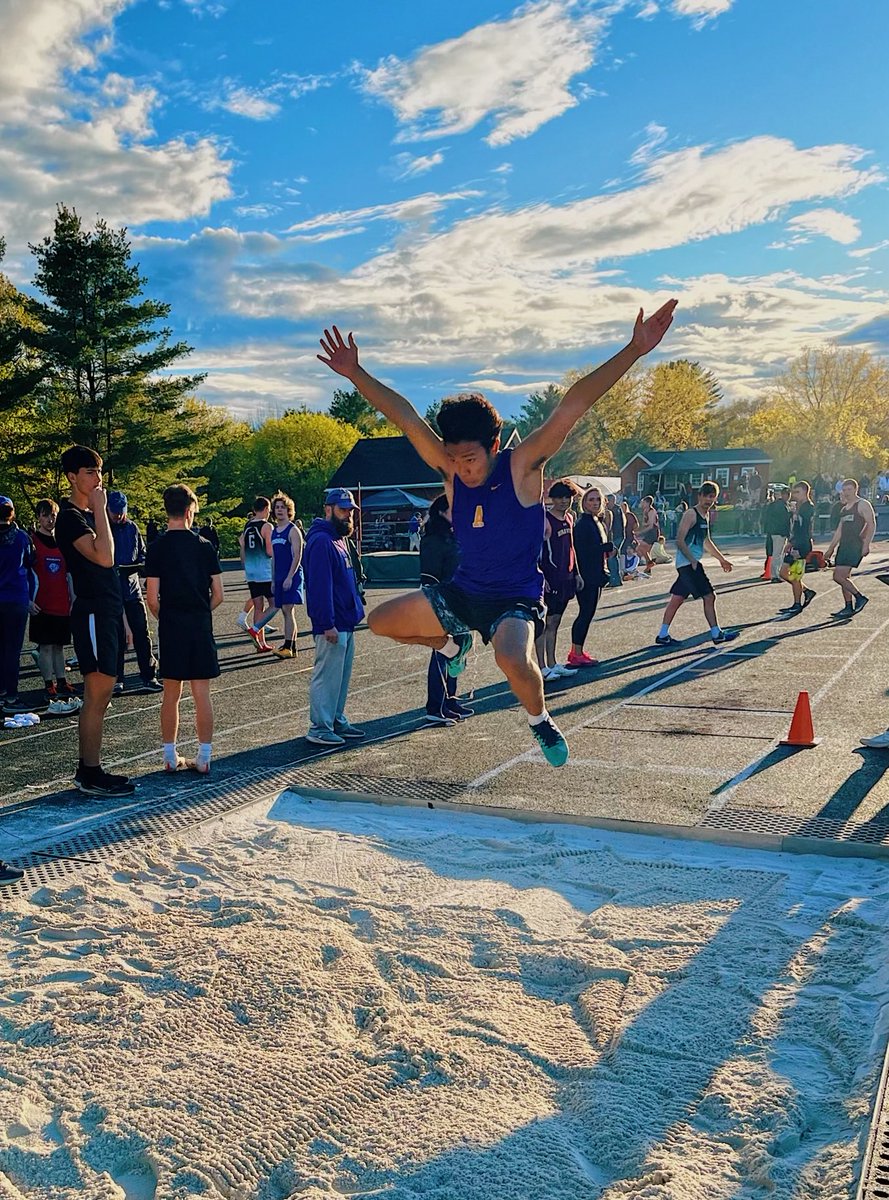 AmsterdamTF_XC's tweet photo. Rizalino Reyes of @amsterdamTF_XC won the long jump at the Fonda Invitational Friday, breaking a 30 year old Amsterdam Freshmen jumping record with a leap of 20-04. This jump qualifies him for the NYS Section 2 State Qualifying Meet. Congratulations Riz!! https://t.co/kz3YPAAxhe