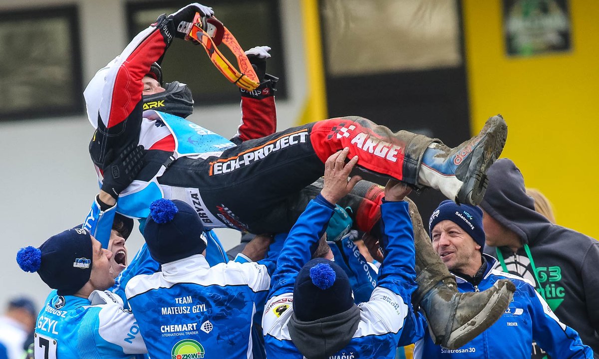 MC97513226's tweet photo. Pykło! Dwa mecze ligowe w jeden dzień 😜
#POZRYB #RAWTAR
#speedway 
📷 M@C https://t.co/dmPqLL56F2