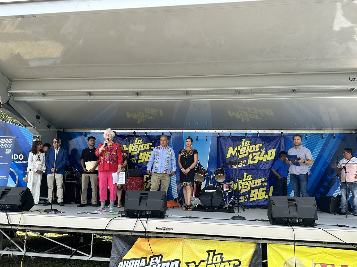 Continúa la Celebración del Cinco de Mayo organizada por #LaMejor1340 y el Consulado de México en Orlando con la invocación por Sister Ann de <a href="/HCCapopka/">Hope CommUnity Ctr</a>.

Compartió un mensaje emotivo sobre la importancia de mantenerse unidos y nunca perder la esperanza.

#CincodeMayo2023