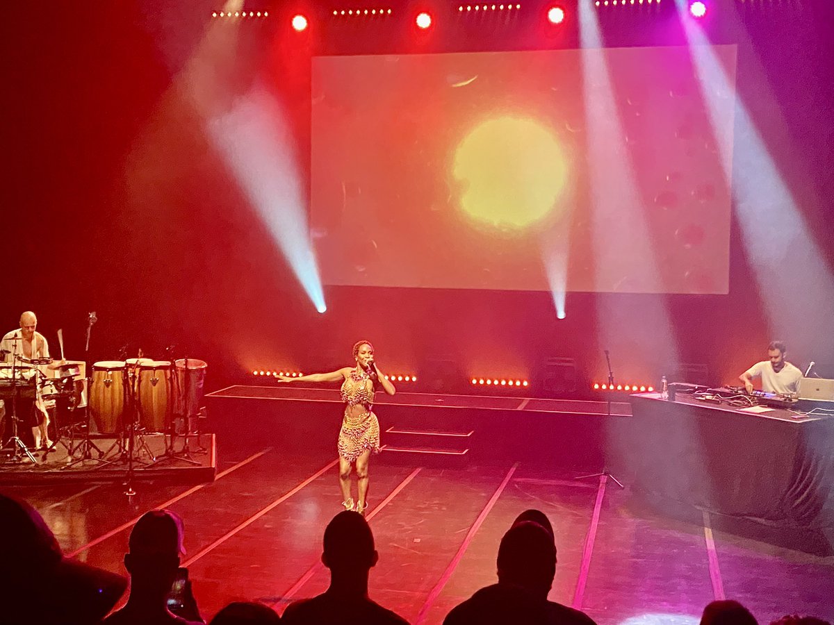 geraldopost's tweet photo. Mamacita rainha @Karolconka no @sescguarulhos #karolconka #conka https://t.co/HkJU12wxVq