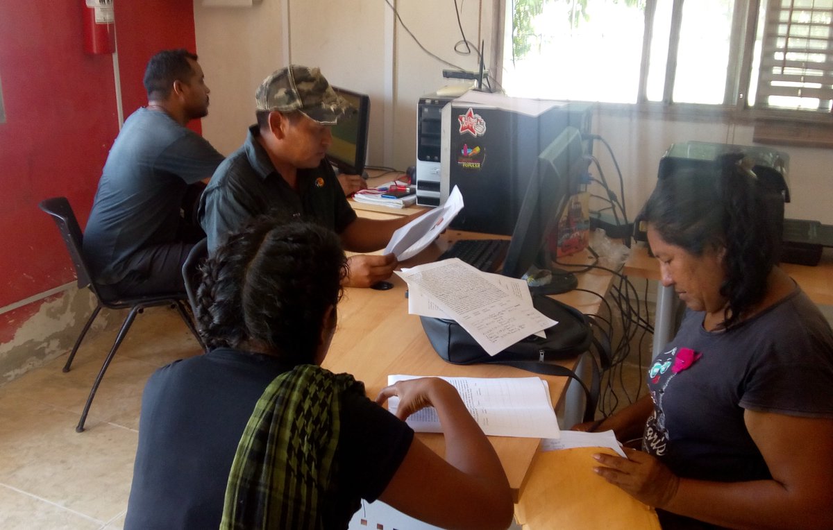 Albanbaez's tweet photo. Desde el Infocentro Olegario Martínez, en la comunidad San Ignacio, pqa. Sixto Zambrano del Municipio Rosario de Perijá; vocer@s del Poder Popular participan en jornada de carga de Proyectos socio-económicos a través de la Plataforma SINCO. Seguimos Venciendo...! https://t.co/veV46v0Lnv