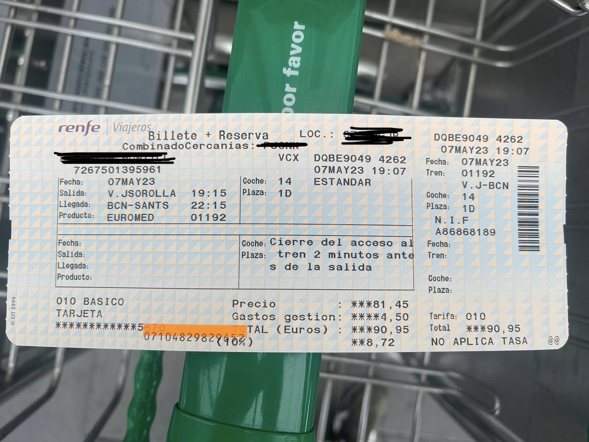 CuarteroRoberto's tweet photo. @Renfe @luisza2009 En 15 años viajando con vosotros todas las semanas jamás los habéis solicitado, ni en Vlc, ni Bcn, ni Madrid… nos habéis obligado a comprar un billete por más de 90€ teniendo ya uno, en el mismo vagón, no hay derecho a este tipo de sobre abuso tan grande hacia vuestros clientes https://t.co/vhapHxuSWr