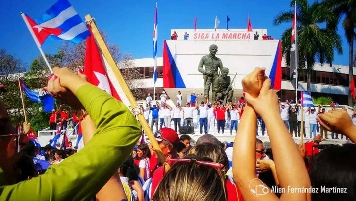 Conocemos de Amor y no de Odio.  Con toda la fuerza y energías de mujeres y hombres de #SanctiSpíritusEnMarcha que no conocen de rendición 🇨🇺. #Cuba libre, independiente y soberana. <a href="/DiazCanelB/">Miguel Díaz-Canel Bermúdez</a> <a href="/DrRobertoMOjeda/">Dr. Roberto Morales Ojeda</a> <a href="/PartidoPCC/">Partido Comunista de Cuba</a> <a href="/JulioLu36970211/">Julio Luis</a> <a href="/MEspirituana/">@MariposaEspirituana</a>