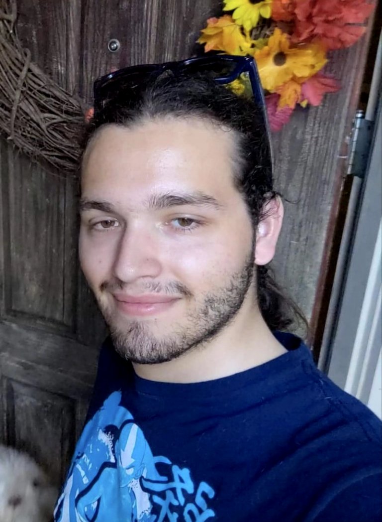 jobinpnews's tweet image. #NEW Christian LaCour, 20, died during the Allen, Texas shooting, his sister Brianna Smith confirmed to ABC. 
LaCour was an on-duty security guard at the outlet mall where the shooting occurred.
@wfaa