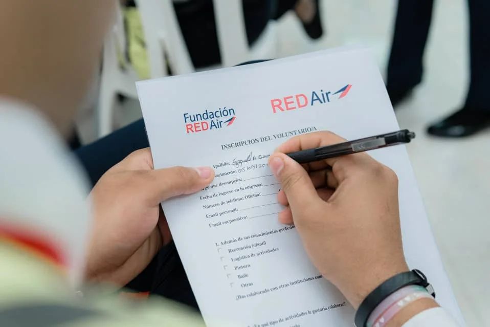 Nuestros colaboradores asumen con entusiasmo la participación en las actividades de voluntariado 👍 Somos Voluntarios RED Air, al servicio de la comunidad 📷

#BonoDeLaEsperanza #ResponsabilidadSocial #SantoDomingo #RedAir