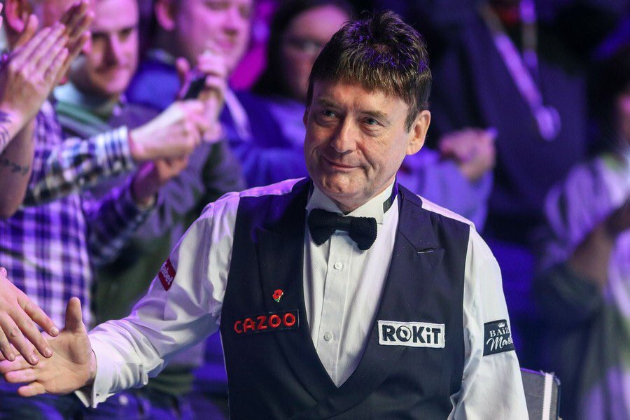 Jimmy White defeats Alfie Burden 5-3 to take the World Seniors Championship for a record 4th time (after 2010, 2019, 2020). The Whirlwind keeps rolling back the years as he looks forward to start another season on the tour, his 43rd consecutive one as a pro #147sf #SeniorsSnooker