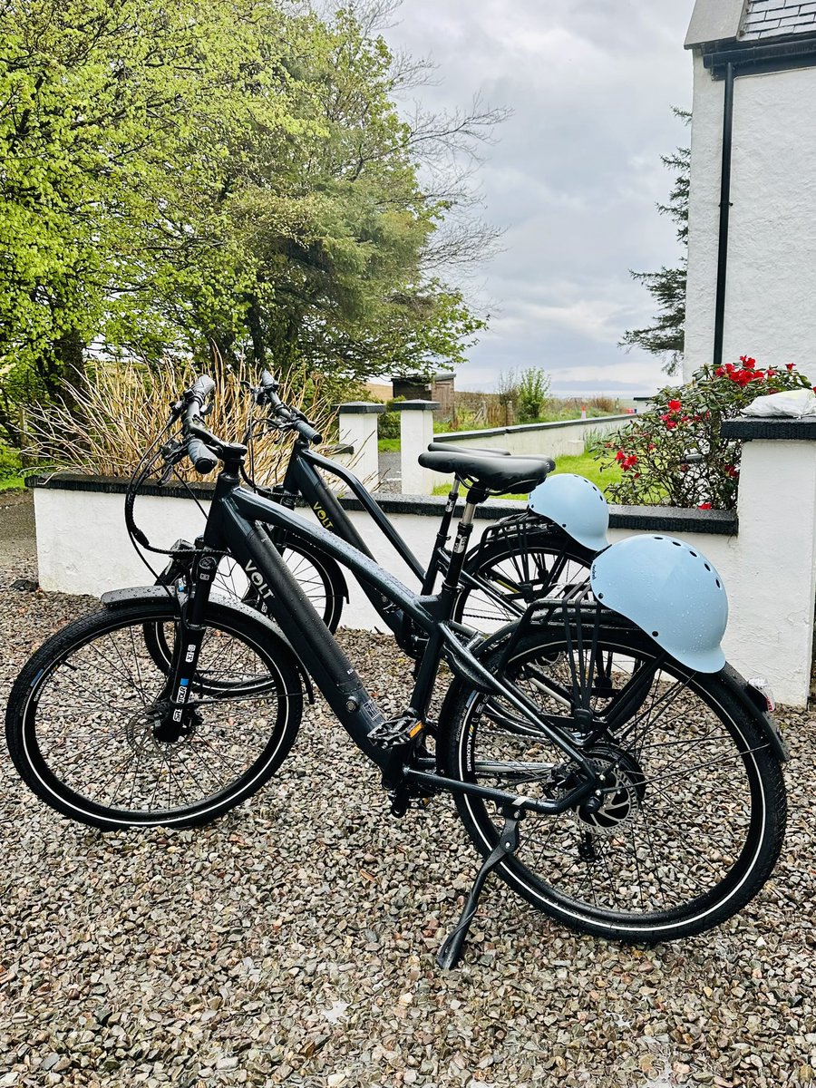 Couple of #greentourism milestones this weekend @RoskhillSkye - first guests to use our @VoltBikesUK and first car hooked up to our newly installed EV charger @utility_smarter @OctopusEnergy @OhmeEV @GreenTourismUK #isleofskye