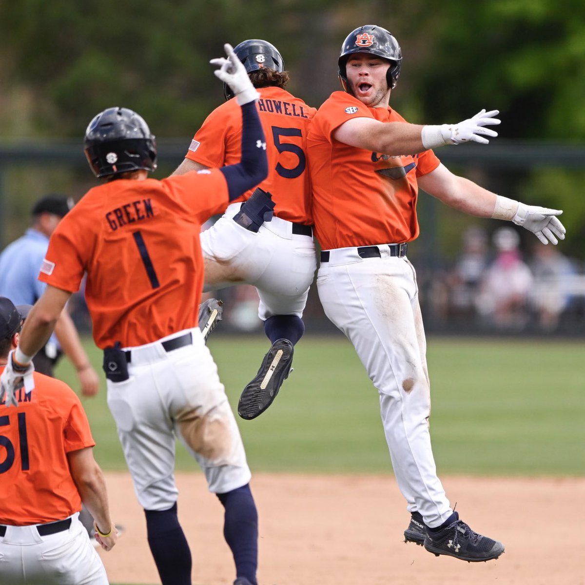 Southeastern Conference (@sec) on Twitter photo HEATING UP 📈🔥
<a href="/AuburnBaseball/">Auburn Baseball</a> secures back-to-back series wins over No. 1 LSU and No. 2 South Carolina! 👀
#SECBSB HEATING UP 📈🔥
<a href="/AuburnBaseball/">Auburn Baseball</a> secures back-to-back series wins over No. 1 LSU and No. 2 South Carolina! 👀
#SECBSB