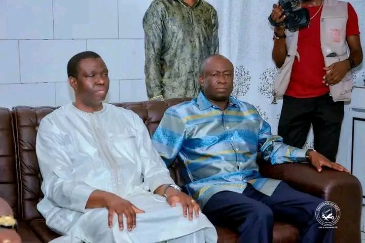 life_Info__'s tweet photo. 🔴🇨🇩RDC: Tête-à-tête @AugustinKabuyaT - #Ne_Muanda_Nsemi ce Dimanche 7 Mai à Ngaliema Kinshasa. Le SG du parti présidentiel #UDPS et le leader de Bundu dia Mayala ont échangé durant 45 minutes sur la réélection du Chef de l’Etat. https://t.co/5qluSBe9Ke