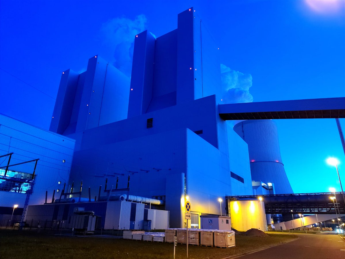 Die heutige Demonstration  von Fridays for Future am Tagebau Nochten lief friedlich ab. Gut so. Nun eine gute Nacht im Revier. Herzliches Glück Auf ⚒️
#Lausitz #Bergbau #Strukturwandel #Zukunft