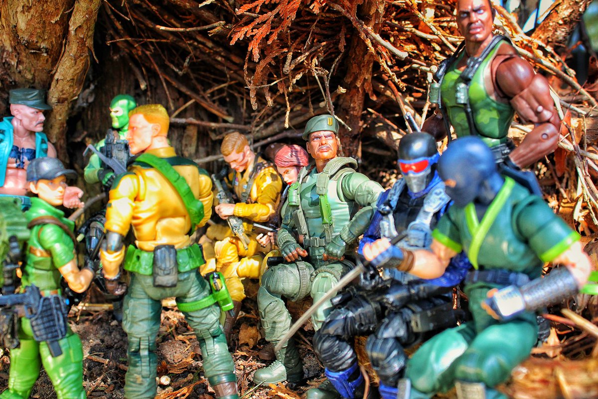 Killin’ time in between killin’ Cobras on a lazy #cobrasunday #cobra #gijoe #gijoeclassifiedelite #gijoenation #gijoecommunity #gijoeclassified #sixinchjoes #hasbro #actionfigures #actionfigurephotography #toyphotography #toyartistry #toyelites #epictoyart #toycrewbuddies #acba