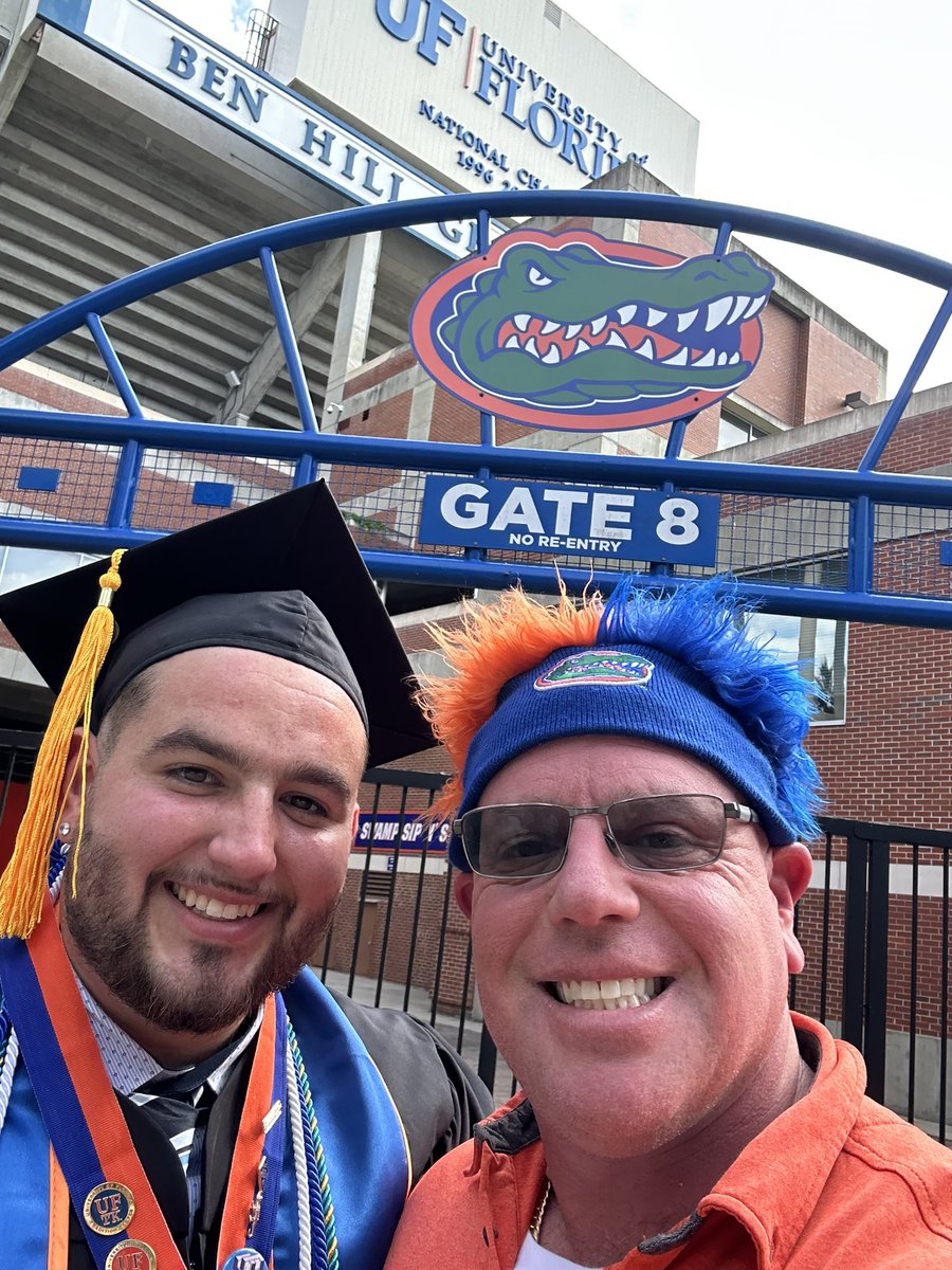 jweisguy's tweet photo. #UFgrad congratulations @jake_wyzguy Jakob! 🐊 🧡 💙 https://t.co/1GNjwT054w