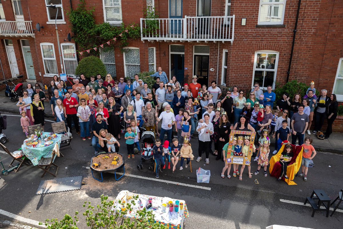 annavbasilico's tweet photo. Community spirit in full swing in Southbank ☀️ great day for our street party! https://t.co/2yQvUdFWsU
