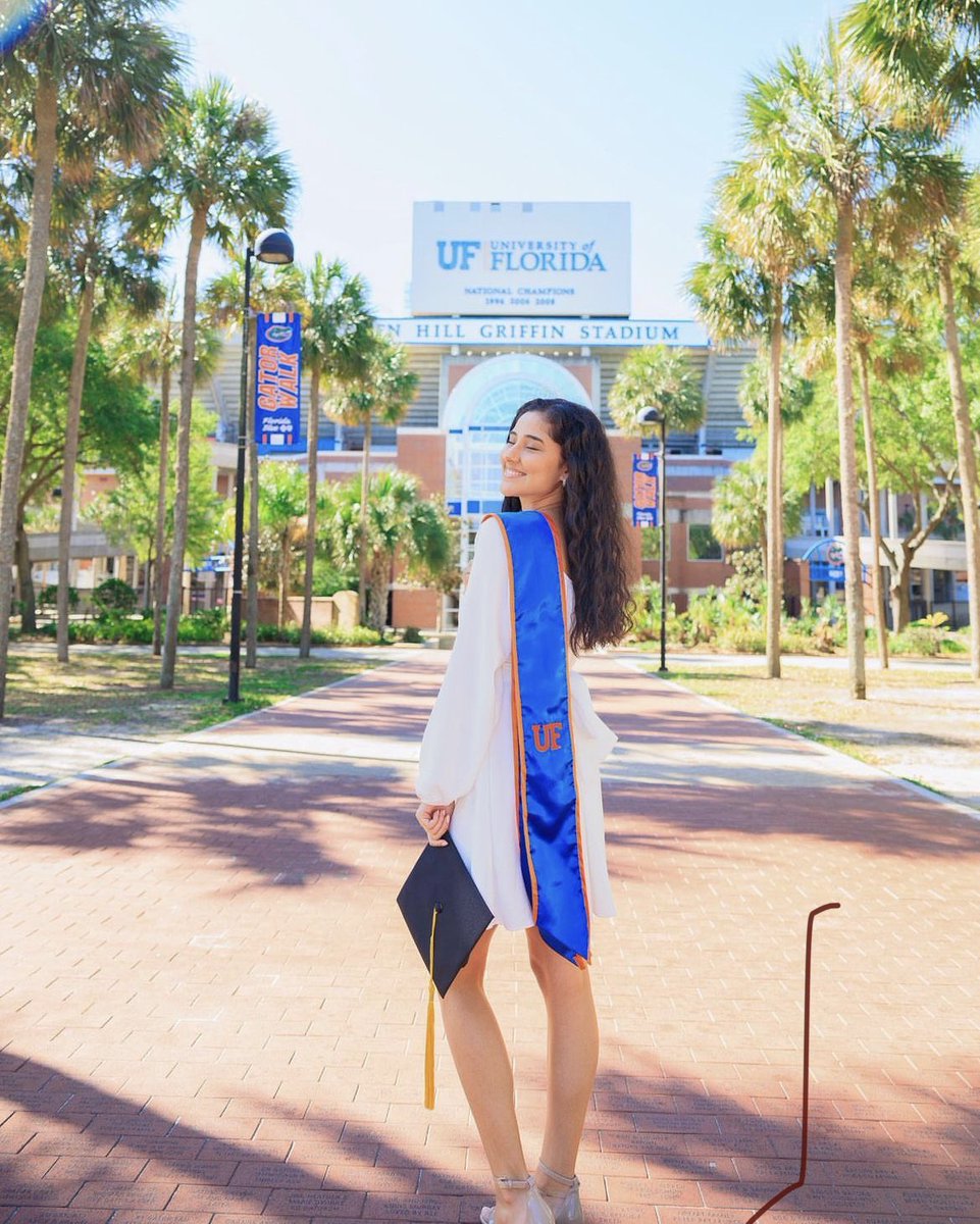 catcardenass's tweet photo. so proud of our angie!!! #UFgrad https://t.co/1S0jeoLg0H